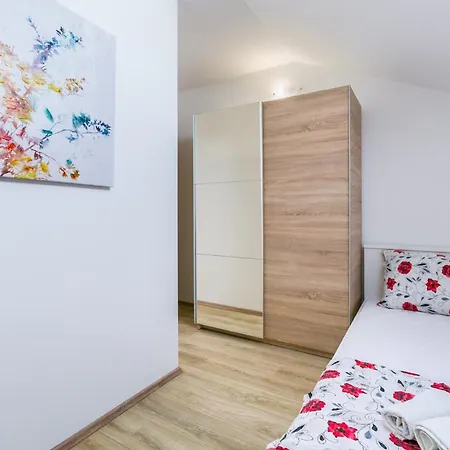 Nevia - B8 - Mpolo *