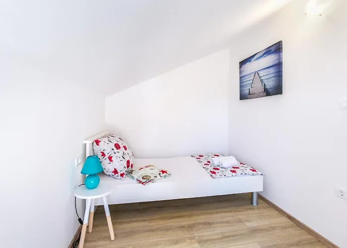 Nevia - B8 - Mpolo Medulin